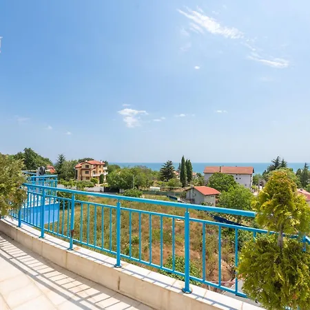 Stylish One Bedroom With Swimming Pool Appartement *