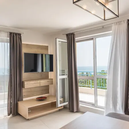 Stylish One Bedroom With Swimming Pool Appartement
