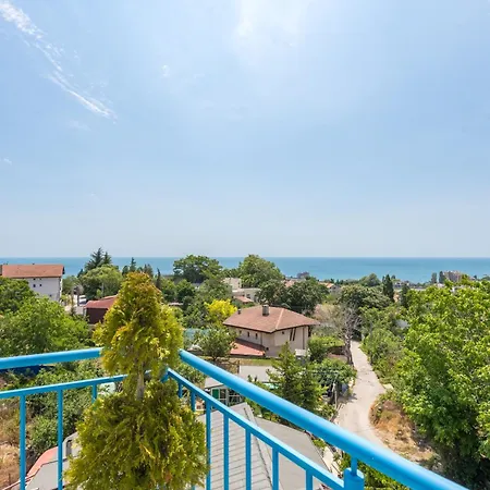Stylish One Bedroom With Swimming Pool *