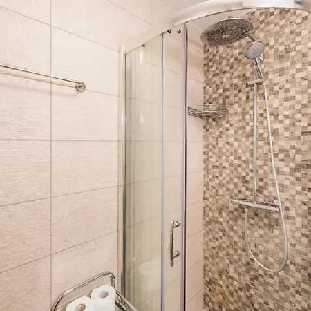 Stylish One Bedroom With Swimming Pool Apartmán